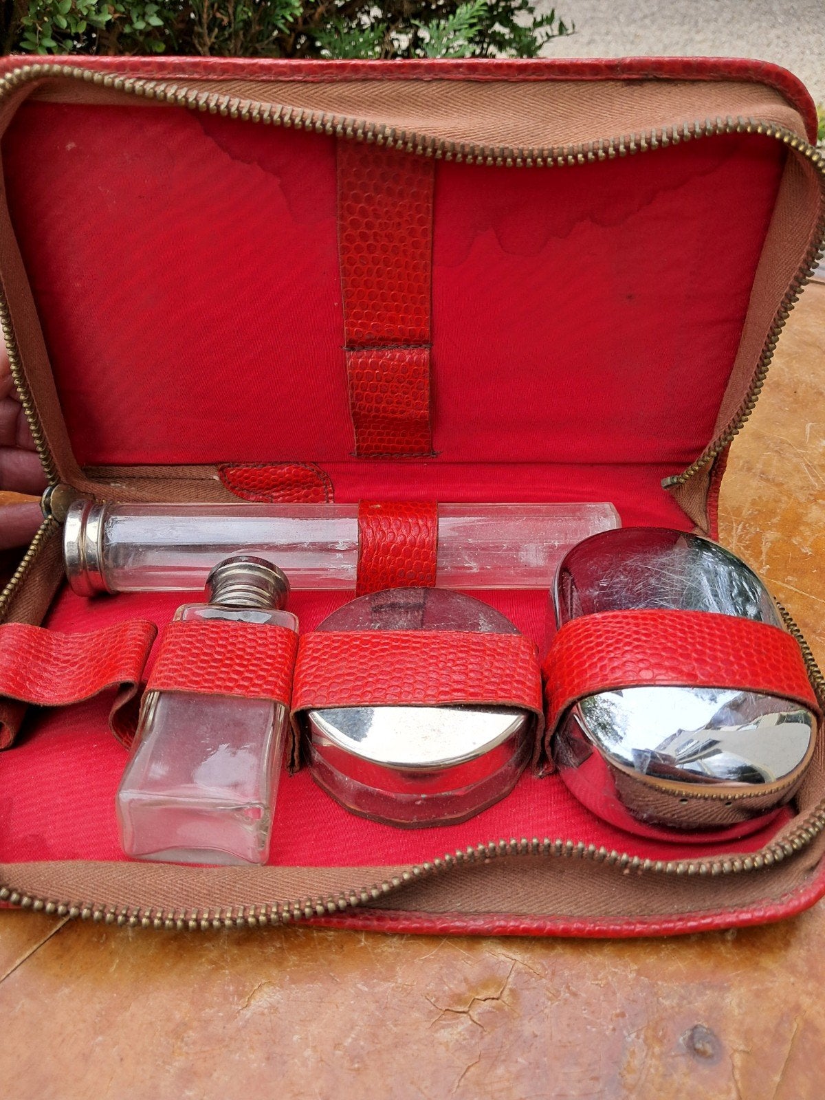 Vintage Reisetui met Flessen en Doosjes uit de jaren 50/60, Ophalen of Verzenden