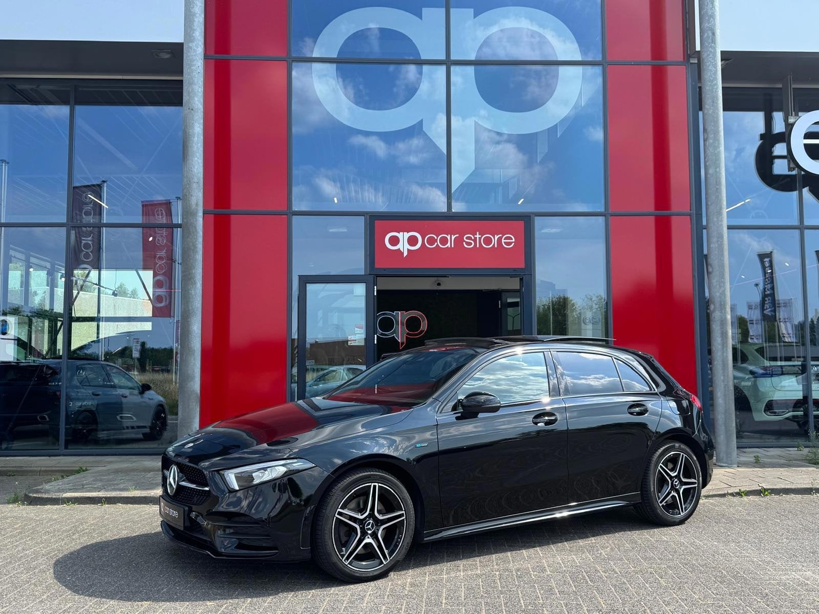 Mercedes-Benz A-klasse 250 e AMG | Panorama | Ambient Lighti, Auto's, Dealer onderhouden, Gebruikt, 4 cilinders, 15 kWh