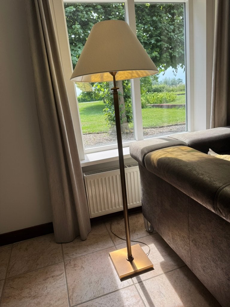 Sfeervolle klassieke vloerlamp (messing/brons met beige kap), Ophalen, Zo goed als nieuw, E27 (groot), 150 tot 200 cm