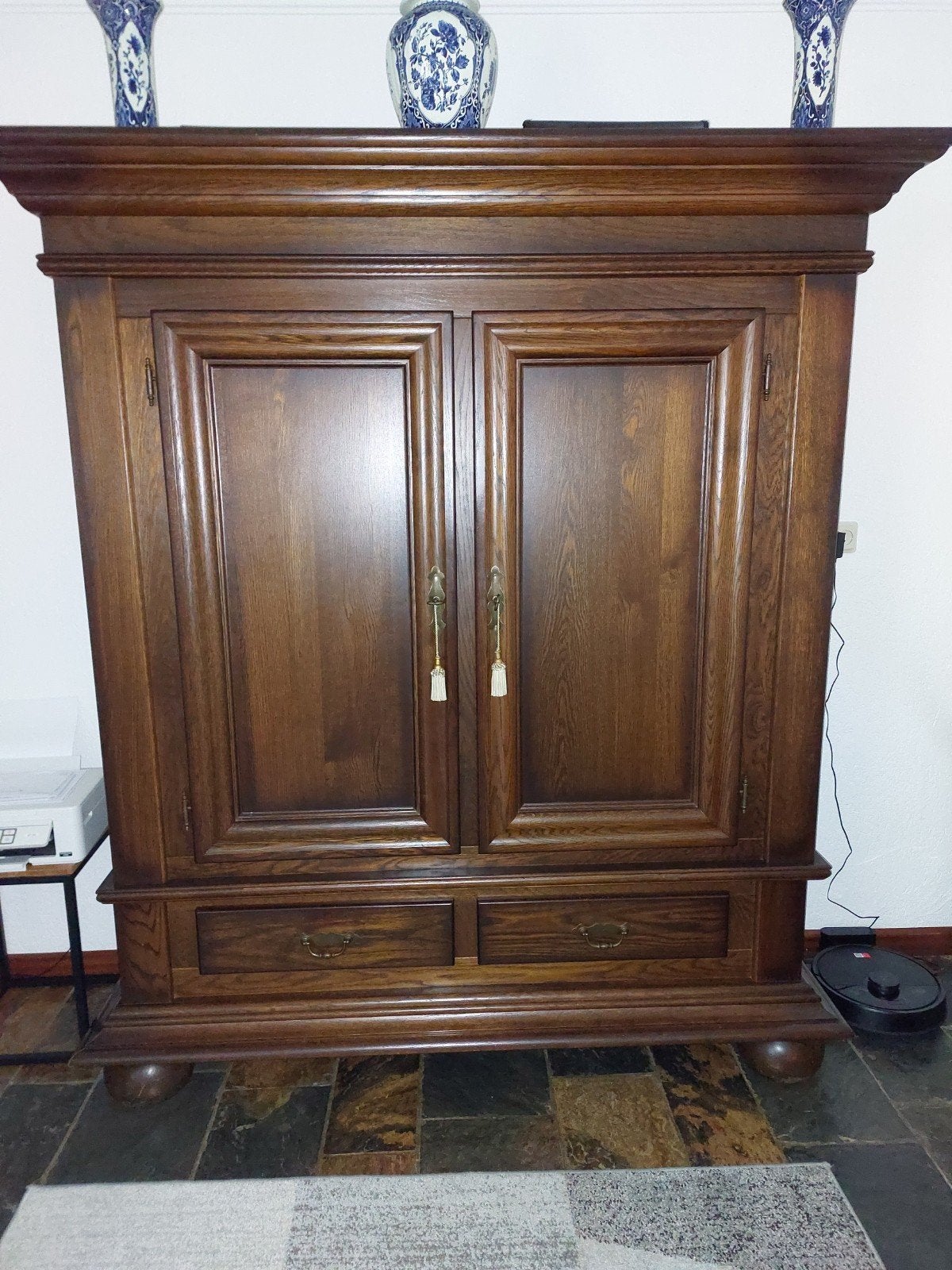 Massief houten kast met twee deuren en twee lades, Antiek en Kunst, Ophalen