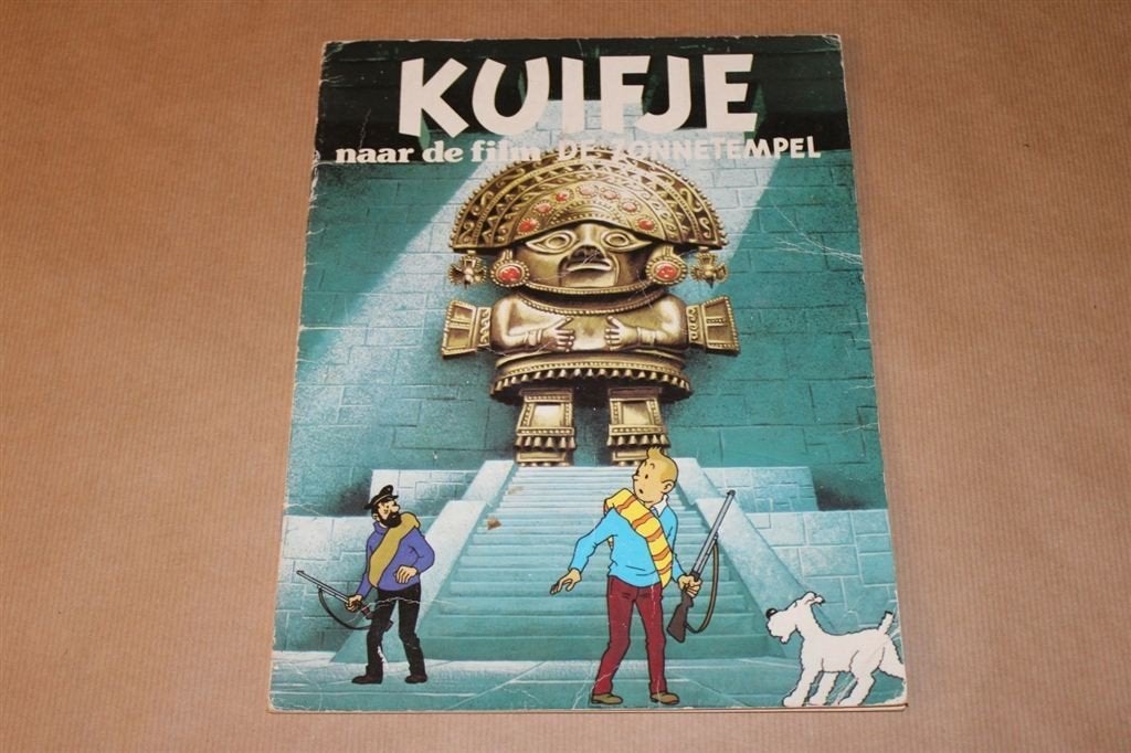 Kuifje - Naar de film De Zonnetempel - met poster 1976, Eén stripboek, Ophalen of Verzenden, Zo goed als nieuw