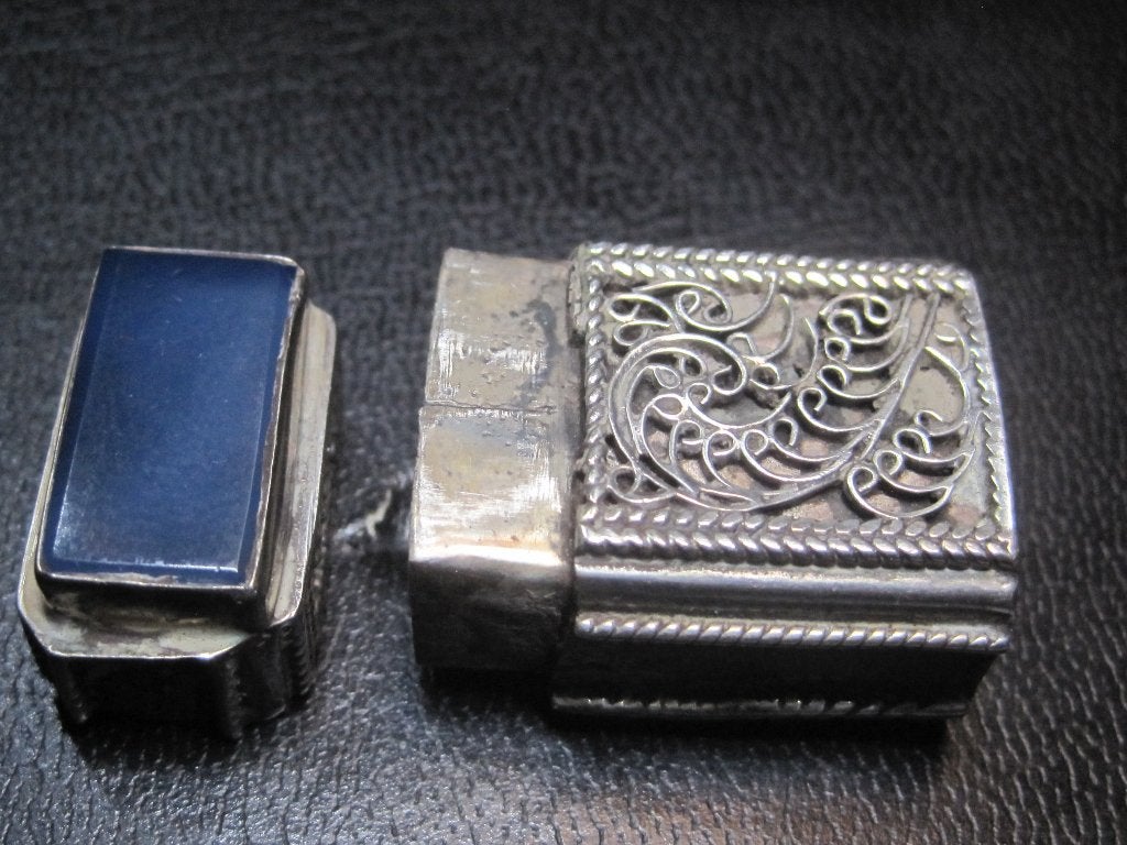 Antiek pillendoosje zilver 925 met blauw steen, Ophalen, Zilver