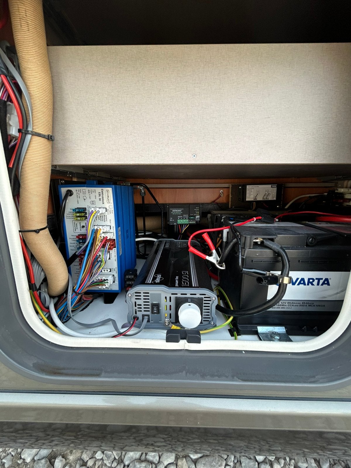 Foto 8 van Hymer B 534 DL Integr.Camper met autom.motor airco als nieuw