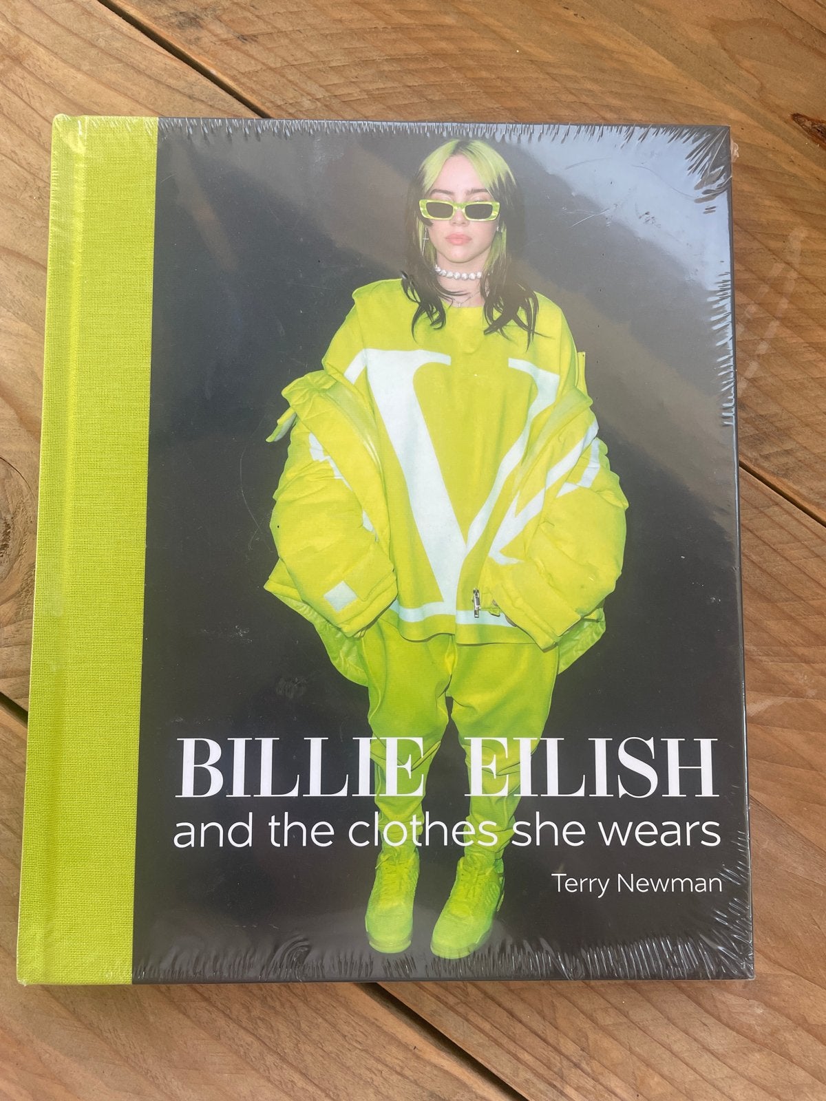 Billie Eilish and the Clothes She Wears - Nieuw Boek, Boeken, Ophalen of Verzenden, Nieuw, Overige onderwerpen