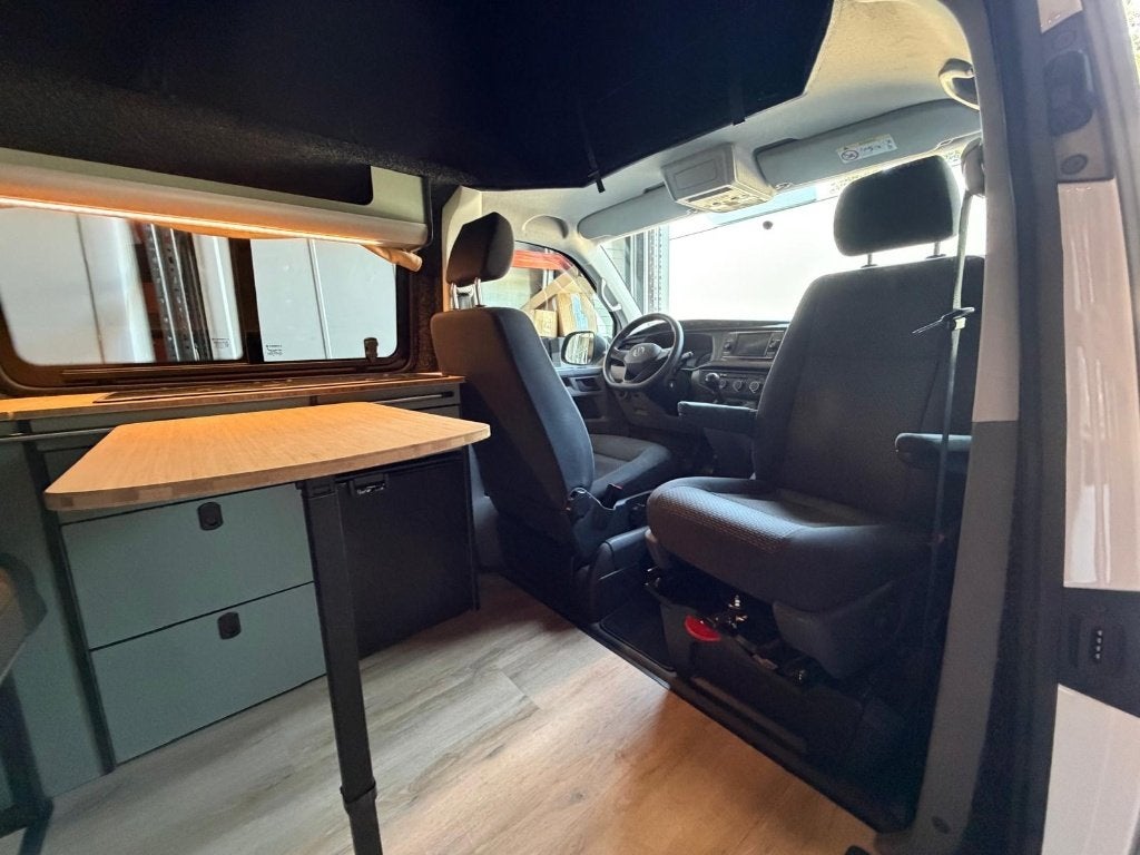 Foto 16 van Volkswagen Transporter T 6.1 2022/Nieuw Kwb 4 Personen
