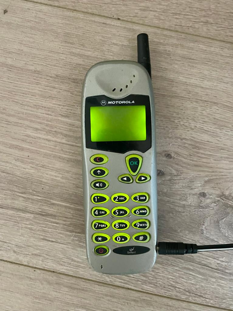 Vintage Motorola mobiele telefoon met lader / retro gsm, Telecommunicatie, Ophalen, Gebruikt, Overige modellen, Geen camera