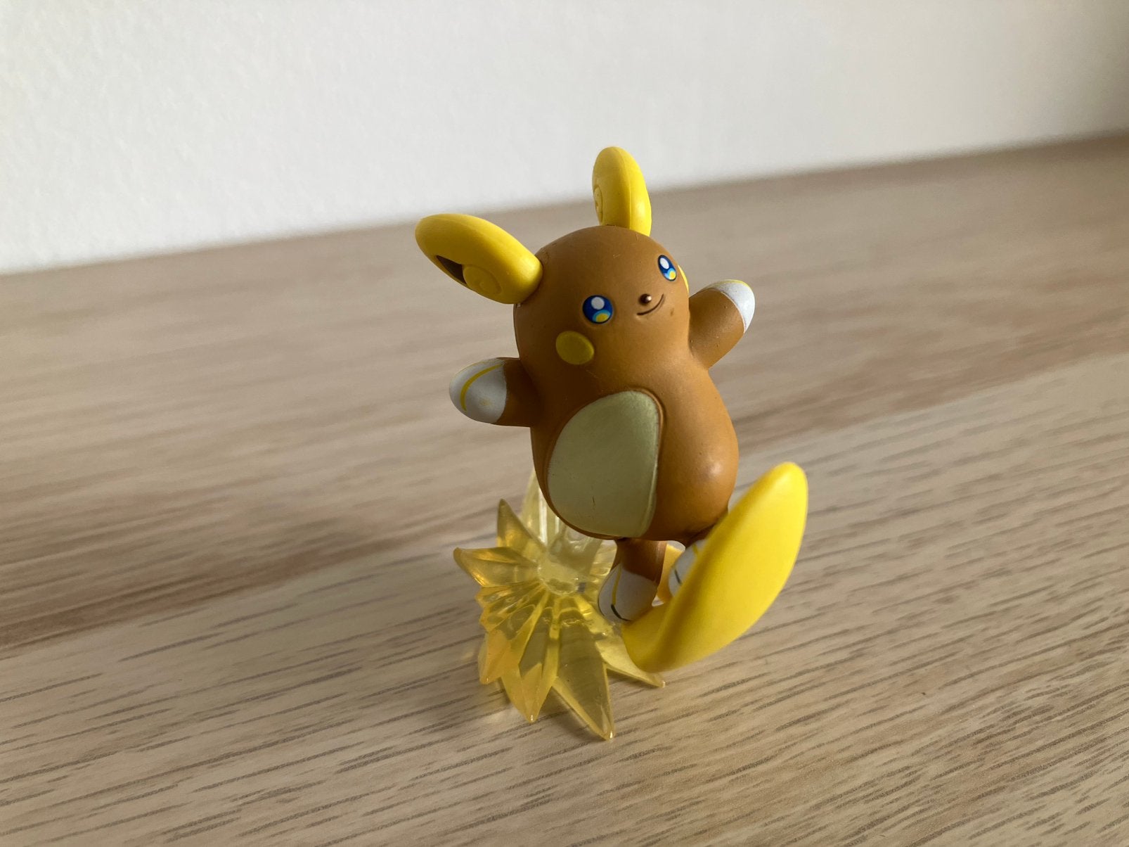 Pokemon figure Alolan Raichu 2017, Ophalen of Verzenden, Zo goed als nieuw, Overige typen