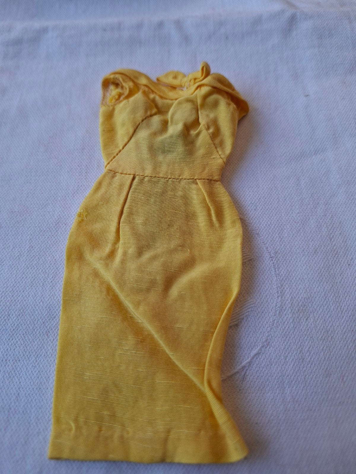 Vintage Barbie jurk geel met rits, Verzamelen, Poppen, Ophalen of Verzenden, Gebruikt, Kleertjes