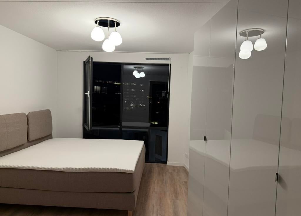Ikea Dejsa plafondlamp met 3 opalen glazen kappen, Huis en Inrichting, Lampen | Plafondlampen, Zo goed als nieuw, Glas, Ophalen of Verzenden