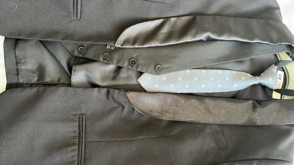 Zwart Lux kinder jacquet jasje met satijnen revers.gil, Ophalen of Verzenden, Zo goed als nieuw, Maat 128