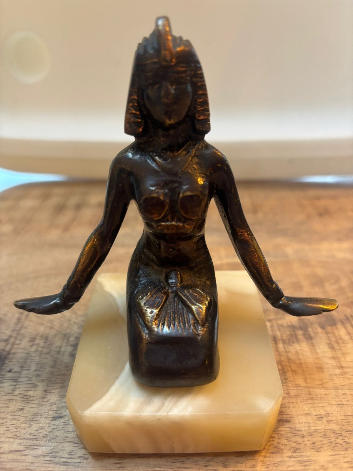 Vintage Egyptische Nefertiti beeldje op onyx sokkel, Ophalen of Verzenden