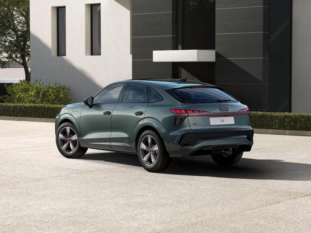 Audi Q3 Sportback 1.5 e-hybrid 272pk S Edition | Tech Pro |, Auto's, Audi, 12 maanden, 1800 kg, 1498 cc, 4 cilinders