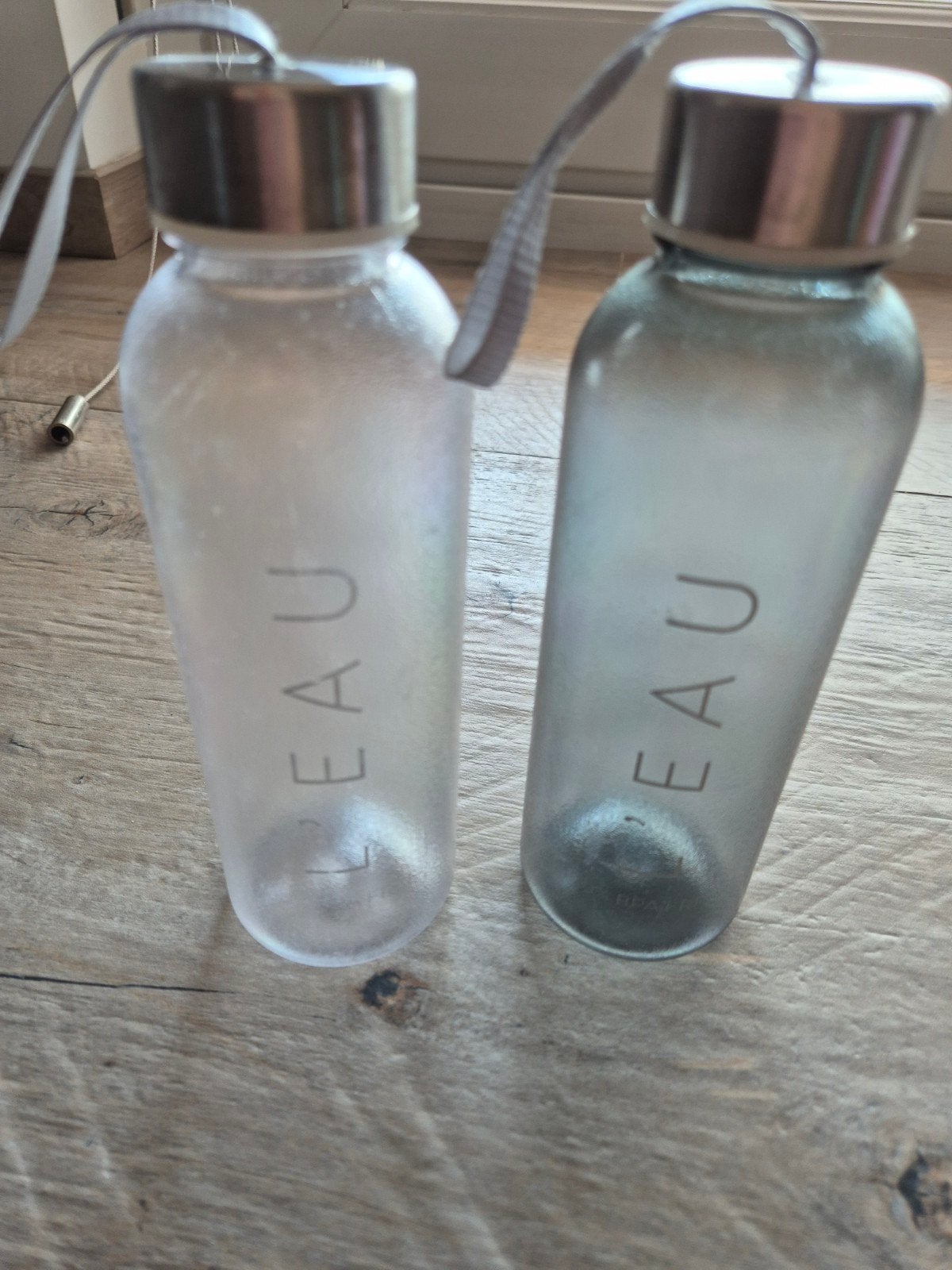Set van 2 L'EAU BPA-vrije waterflessen, Gebruikt, Meerkleurig, Kunststof, Ophalen of Verzenden
