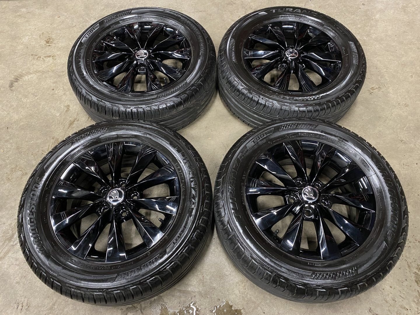 16 inch originele velgen + zomerbanden Skoda Karoq, -, Banden en Velgen, Ophalen of Verzenden, Gebruikt
