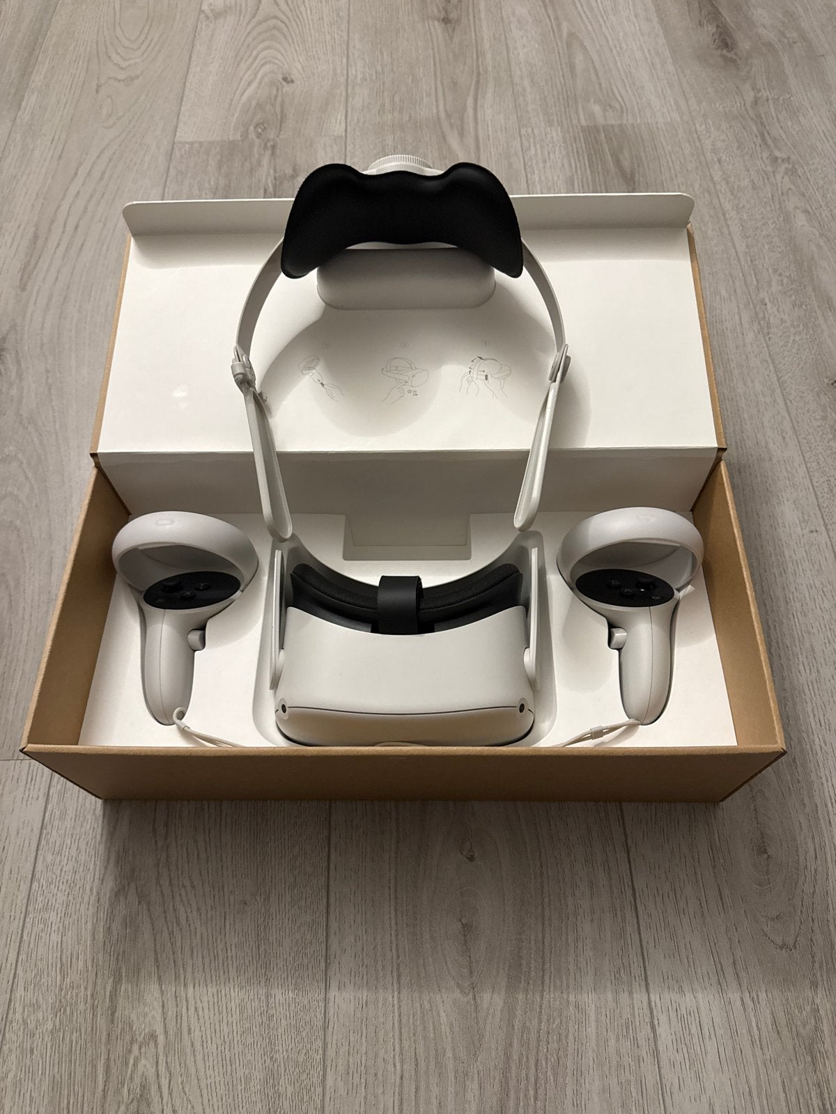 Oculus Quest 2 VR-bril + 2controllers + verstelbarehoofdband, Ophalen, Zo goed als nieuw, VR-bril, Overige platformen