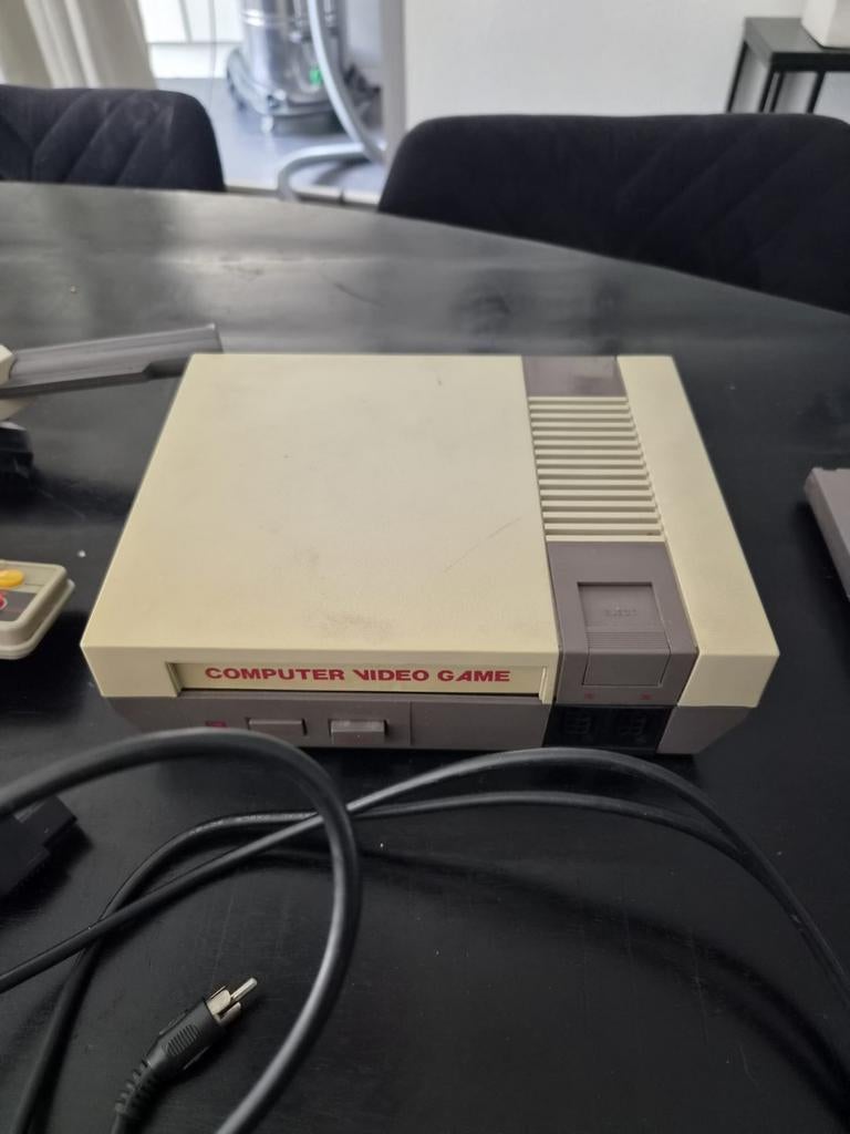 Nintendo Classic NES met Super Mario 3 en 2 controllers, Ophalen, Gebruikt, Met 2 controllers, Met zapper/pistool