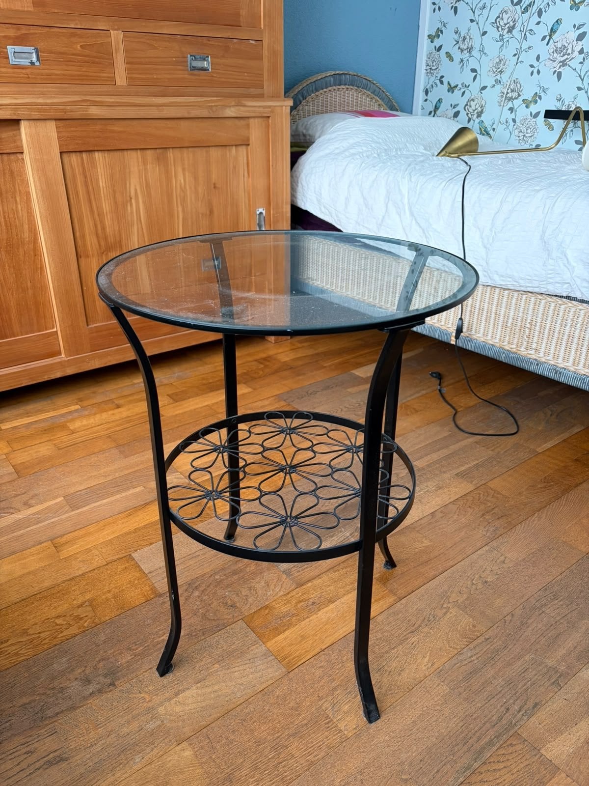 Bijzettafel met glazen blad en metalen onderstel, Ophalen, Minder dan 55 cm, Gebruikt, Rond
