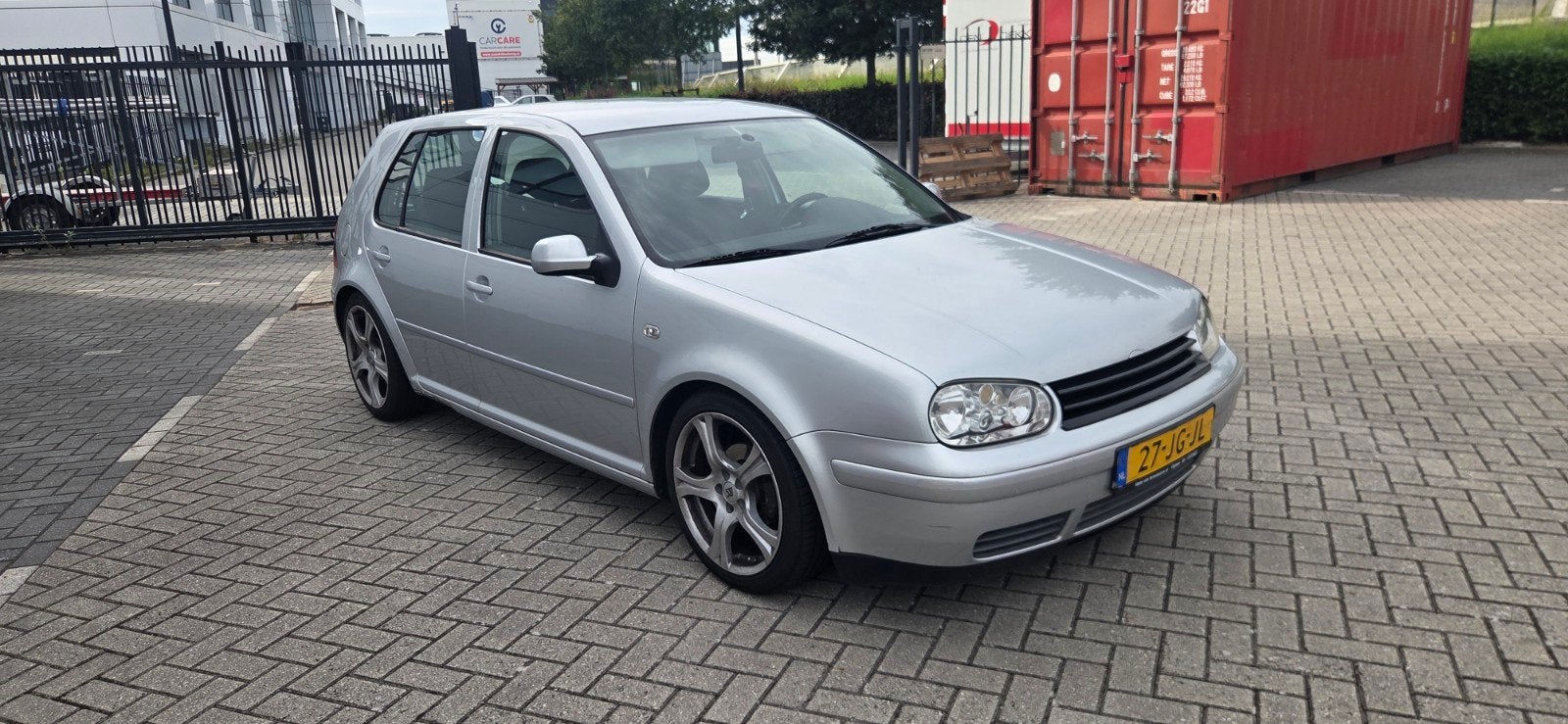 Volkswagen Golf 1.6 16v 77KW 2002 Grijs, Auto's, Volkswagen, Voorwielaandrijving, 1145 kg, 4 cilinders, 49 €/maand