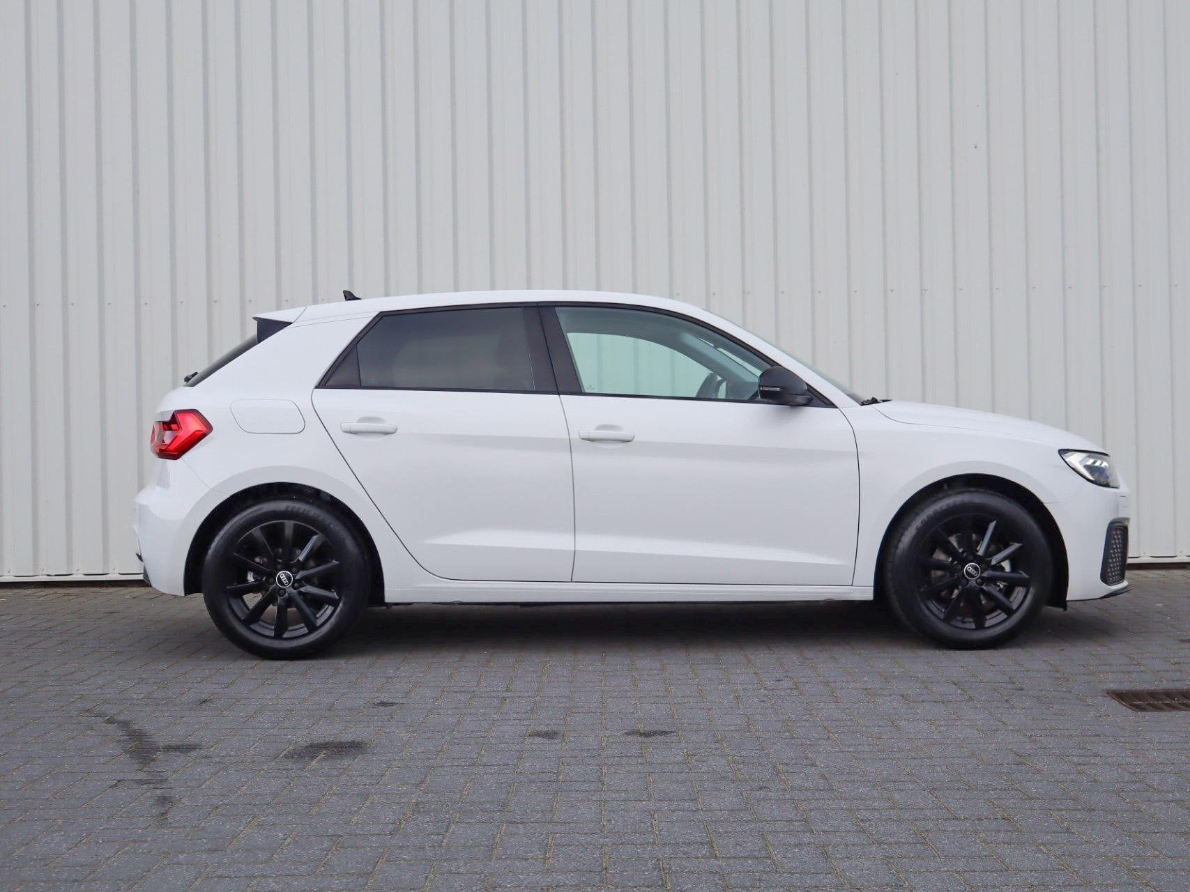 Audi A1 Sportback 30 TFSI 115pk S-tronic Pro Line | Stoelver, Auto's, Audi, Stof, 116 pk, Wit, Bedrijf