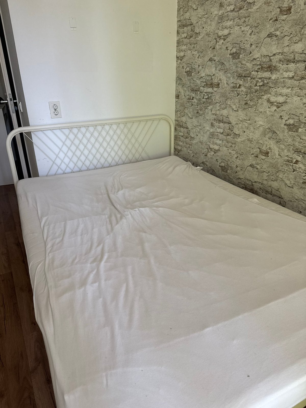 Ikea Lönset Bed Frame 140x200, Ophalen