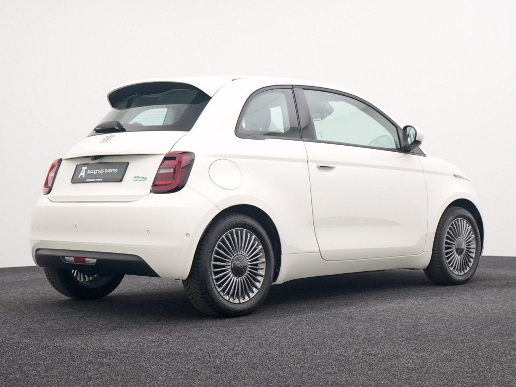 Fiat 500 Icon 42 kWh | Carplay | Private lease 369 pm, Automaat, Gebruikt, 4 stoelen, Wit
