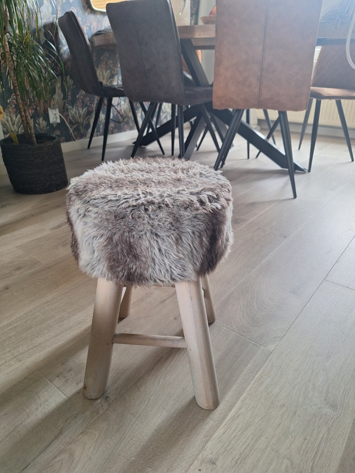 Krukje met bont, Ophalen, Hout
