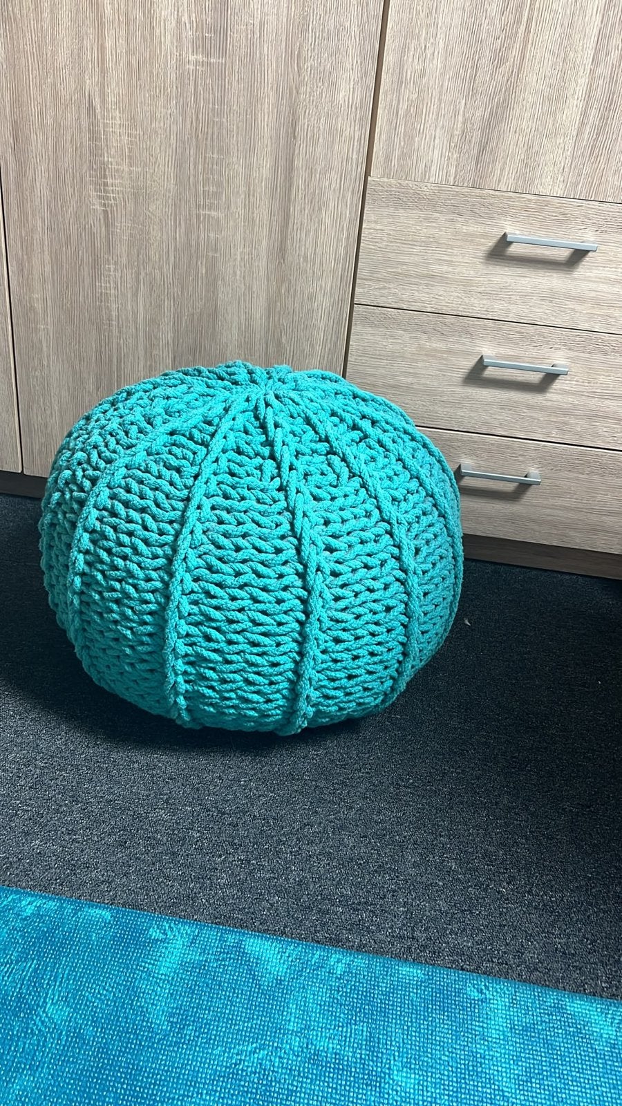 Turquoise gehaakte poef - Zo goed als nieuw, Ophalen, Zo goed als nieuw, Stof, 50 tot 75 cm