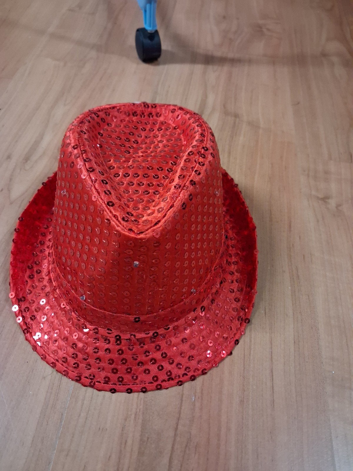 Rode Glitterhoed - Perfect voor Feestjes!, Kleding | Dames, Ophalen, Hoed, One size fits all, Onbekend