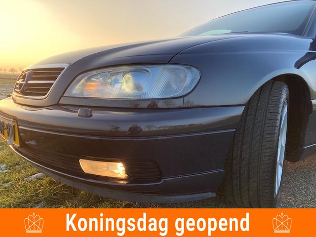 Opel Omega 2.5i V6 Sport 1e eigenaar, zeer goede conditie,NA, Auto's, Opel, Omega, Achterwielaandrijving, 1595 kg, 2498 cc
