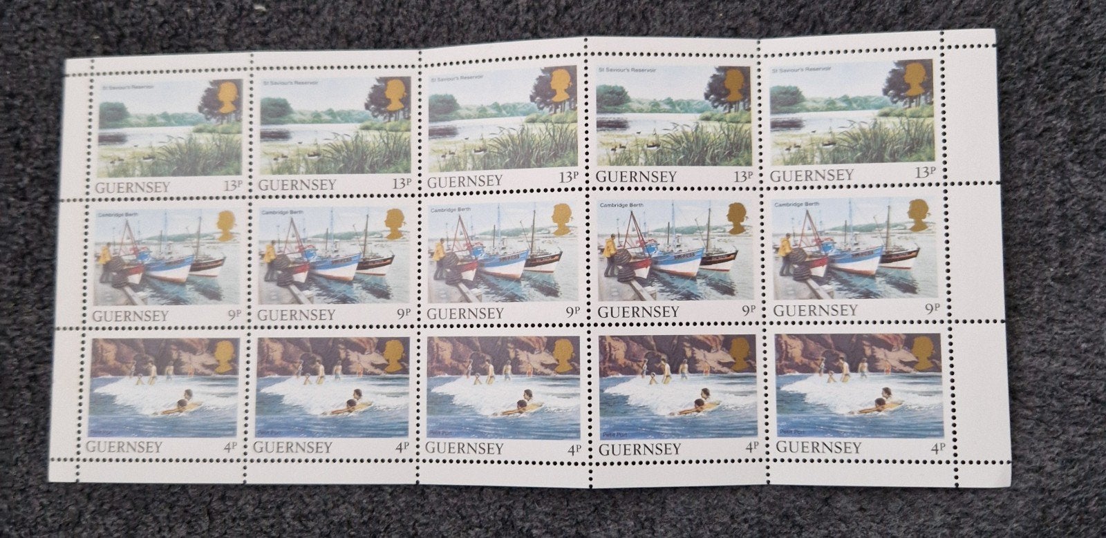 Blok  van 15 Guernsey postzegels  (Postfris), Postzegels en Munten, Ophalen of Verzenden, Overige landen, Postfris