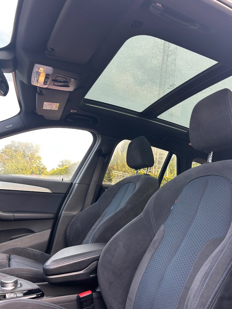 BMW X1 xDrive20i High Executive M Sport | Panoramadak | Harm, Auto's, 1998 cc, Gebruikt, 2000 kg, Leder en Stof