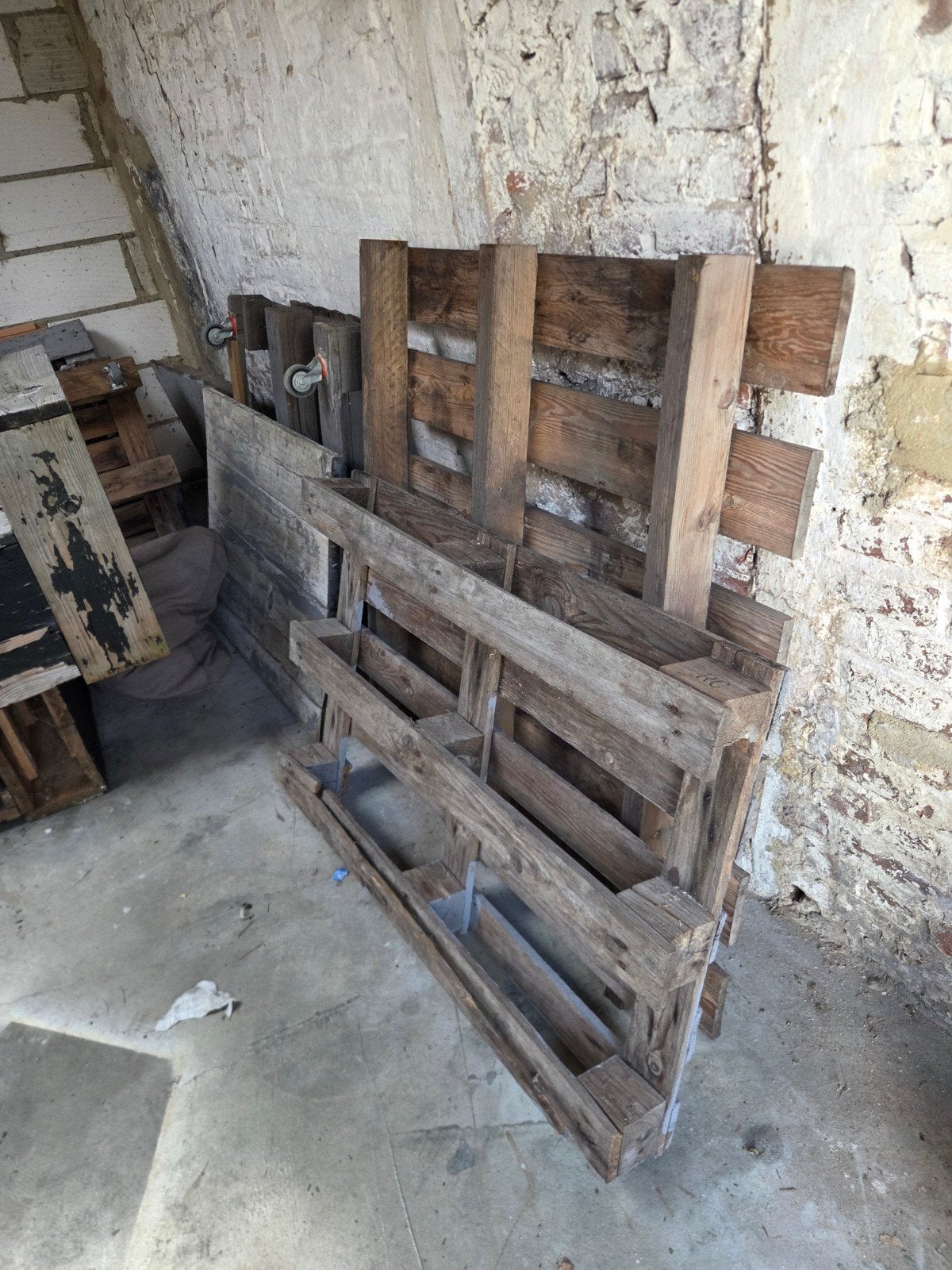 Gratis af te halen: Pallets en steigerhout, Doe-het-zelf en Verbouw, Hout en Planken, Ophalen
