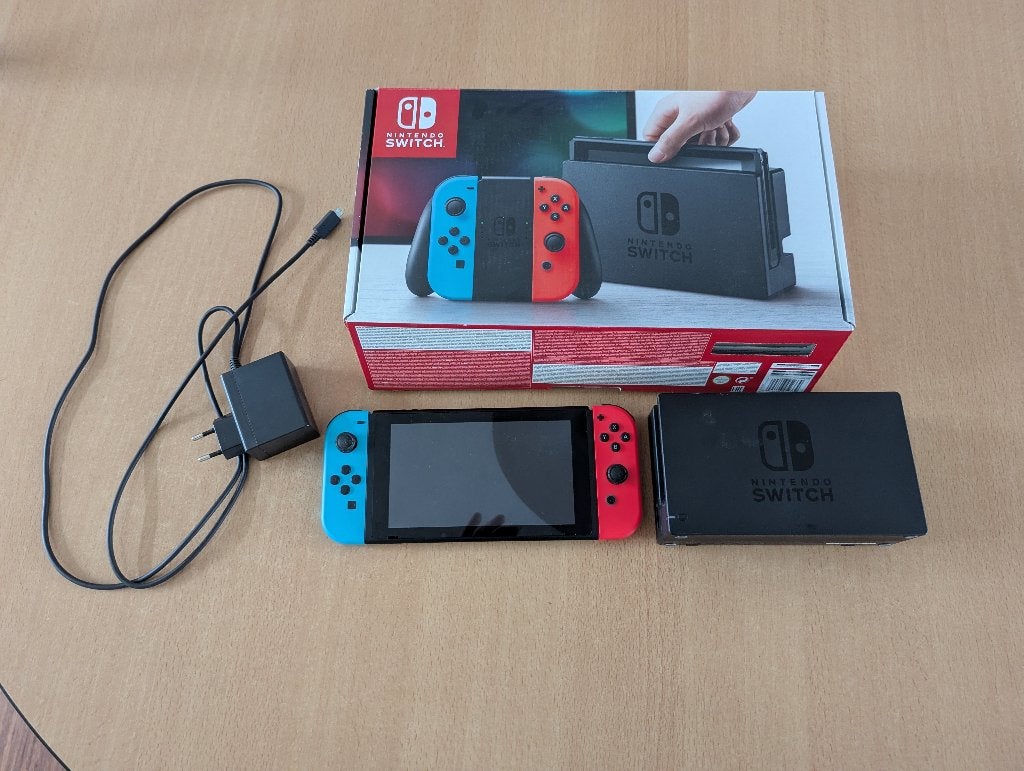 Nintendo Switch versie 1, Spelcomputers en Games, Spelcomputers | Nintendo Switch, Ophalen, Zo goed als nieuw, Met 2 controllers