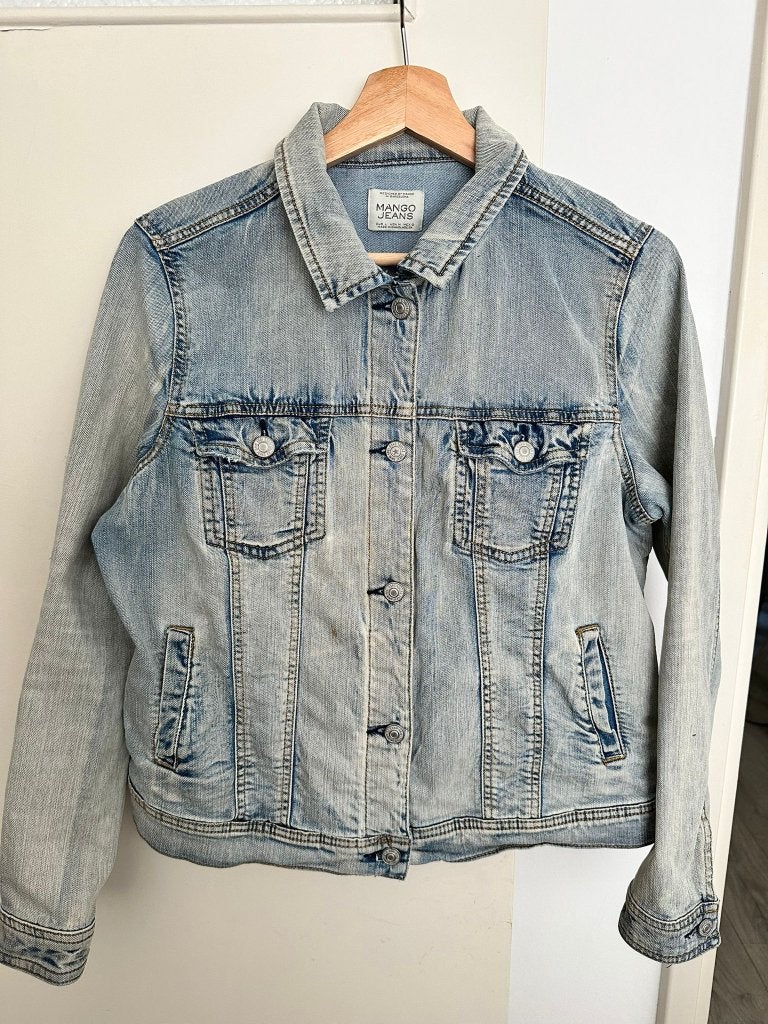 Mooi lichtblauw spijkerjasje van Mango, maat M, Maat 38/40 (M), Mango, Blauw, Ophalen of Verzenden