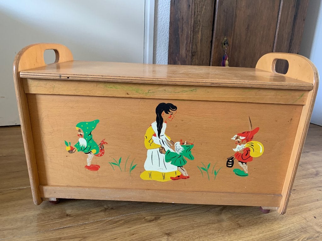 Vintage houten speelgoedkist met sprookjesfiguren, Ophalen, Minder dan 50 cm, Gebruikt, 50 tot 100 cm