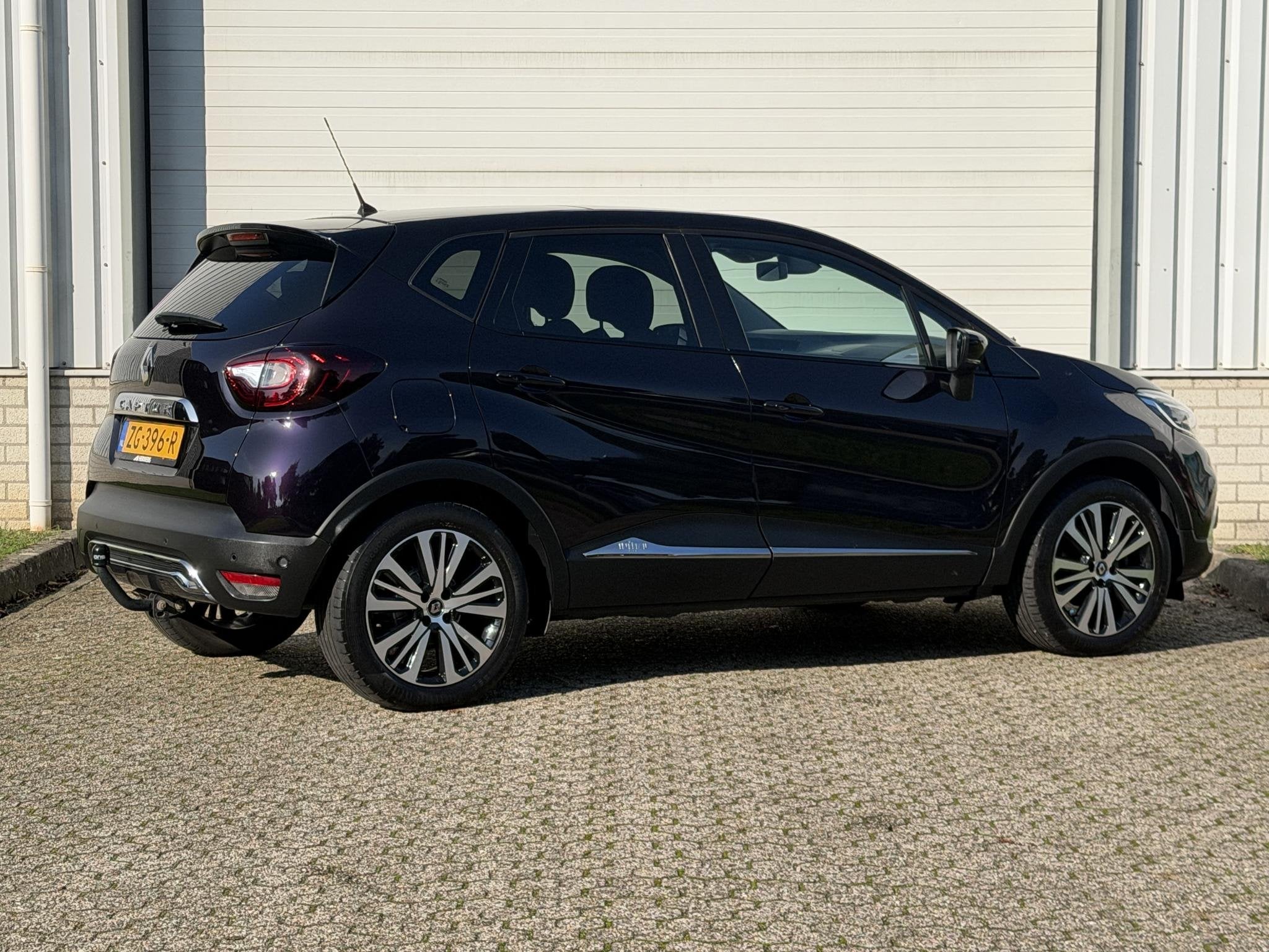 Renault Captur 1.3 TCe Initiale Paris / Lederen bekleding /, Auto's, Gebruikt, Euro 6, 4 cilinders, 150 pk