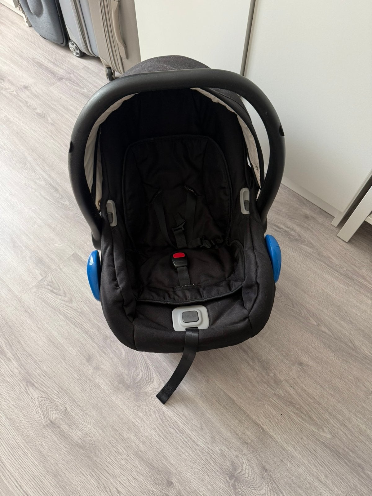 Baby autostoeltje te koop – Baby Merc, Autogordel, Zo goed als nieuw, 0 t/m 13 kg, Ophalen