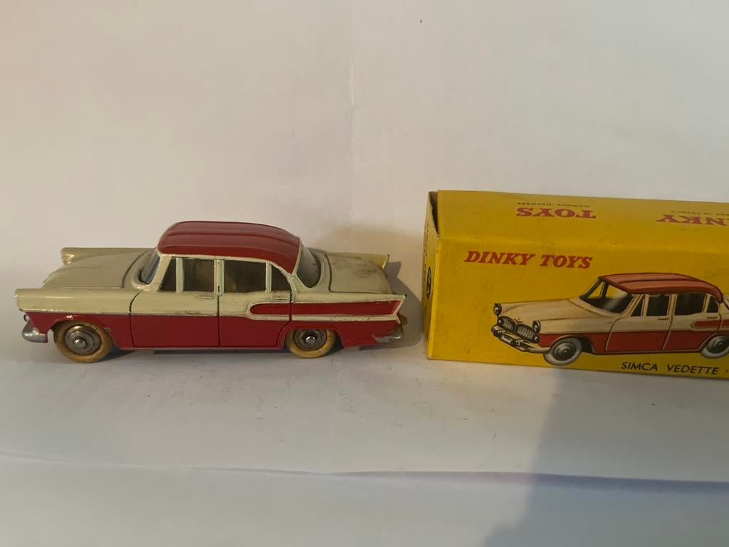 Dinky Toys Simca Vedette Chambord met doos, Overige merken, Gebruikt, 1:50 of kleiner, Auto