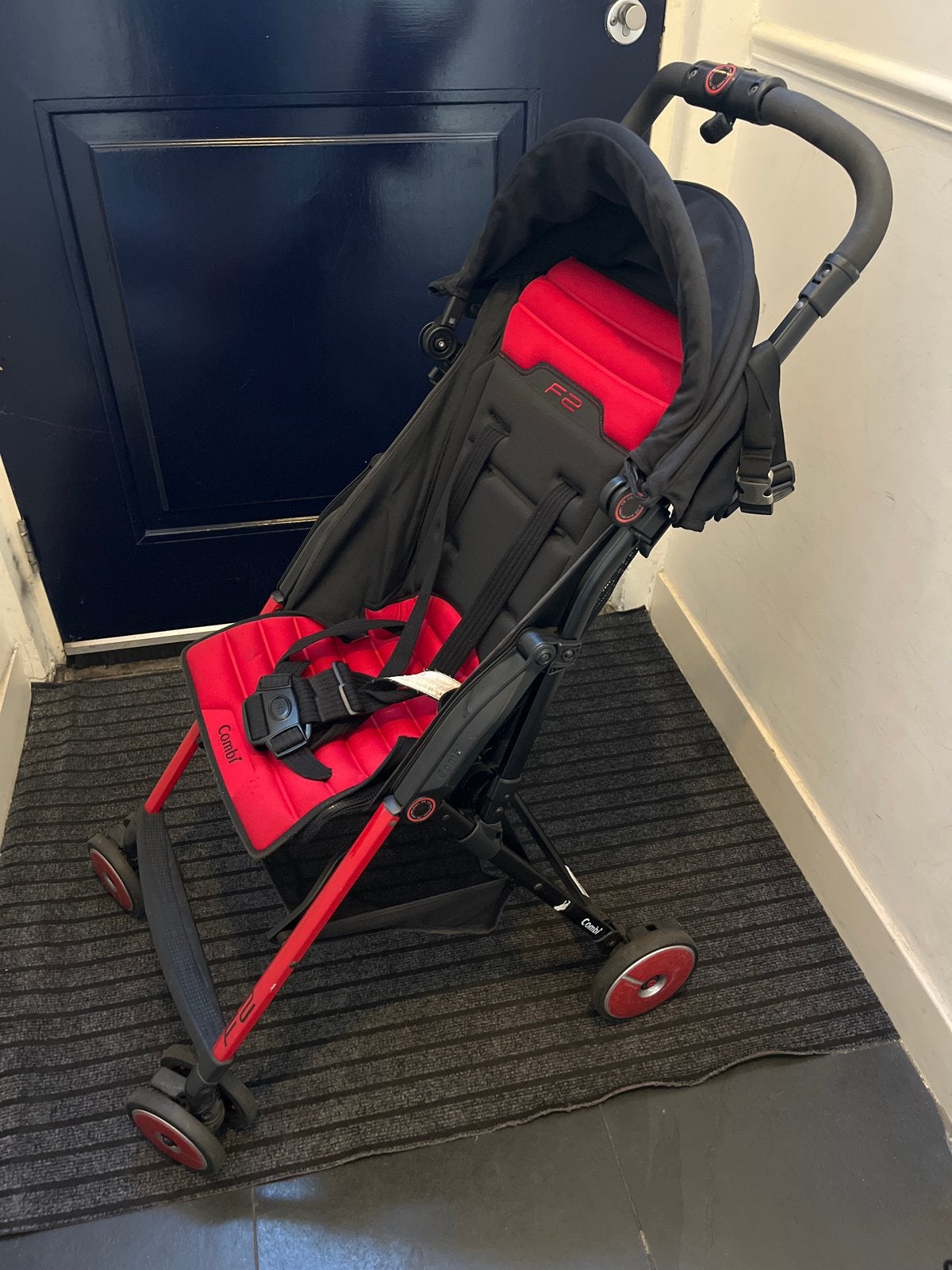 Combi F2 buggy - Compact en lichtgewicht, Kinderen en Baby's, Ophalen of Verzenden, Gebruikt, Overige merken, Verstelbare rugleuning