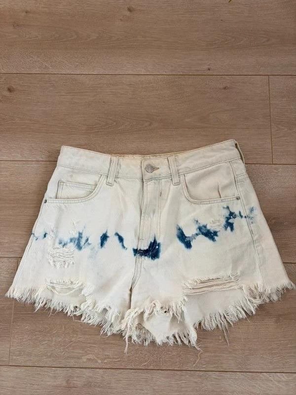 Bershka short maat 36 korte broek tie dye ibiza style, Kort, Wit, Zo goed als nieuw, Maat 36 (S)
