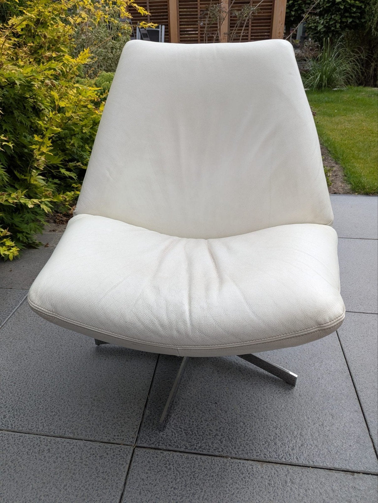 Design fauteuil wit leer met metalen draaivoet (Lederland), Ophalen, Modern design, Gebruikt, Wit