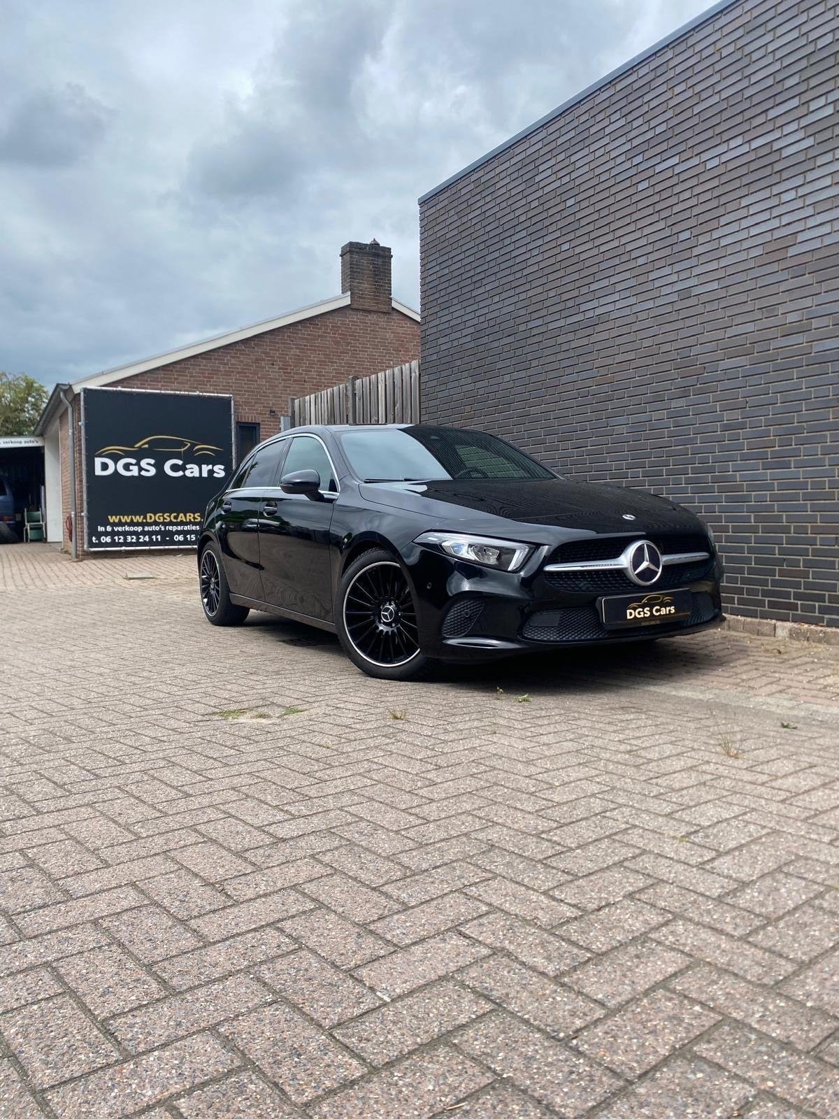 Zeer nette A200 uit 2019 amg line., 4 cilinders, Leder en Stof, Bedrijf, 1600 kg