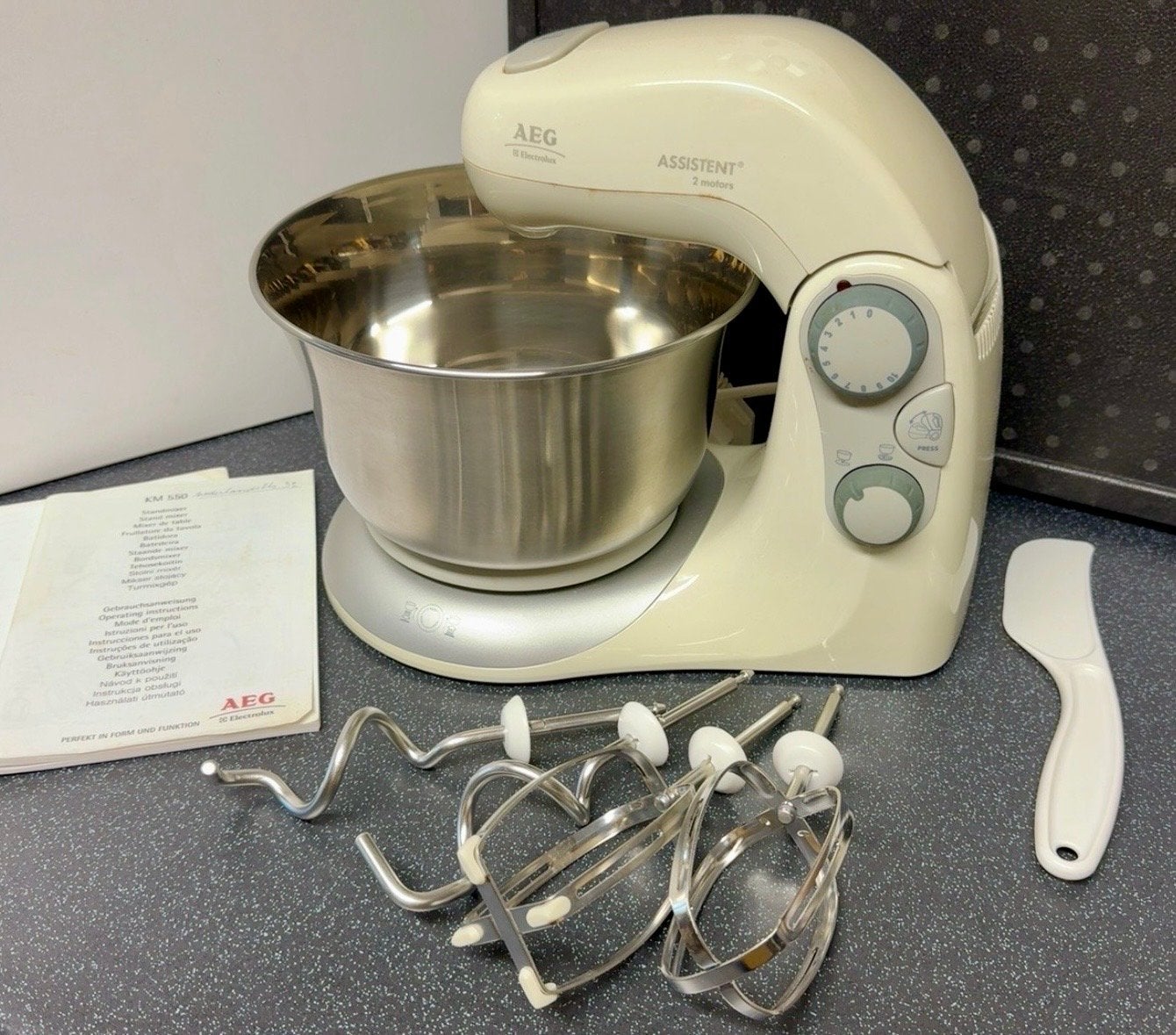 AEG Assistent KM 550 Keukenmachine – 2 motoren – compleet, Witgoed en Apparatuur, Keukenmixers, 4 liter of meer, Ophalen, Gebruikt