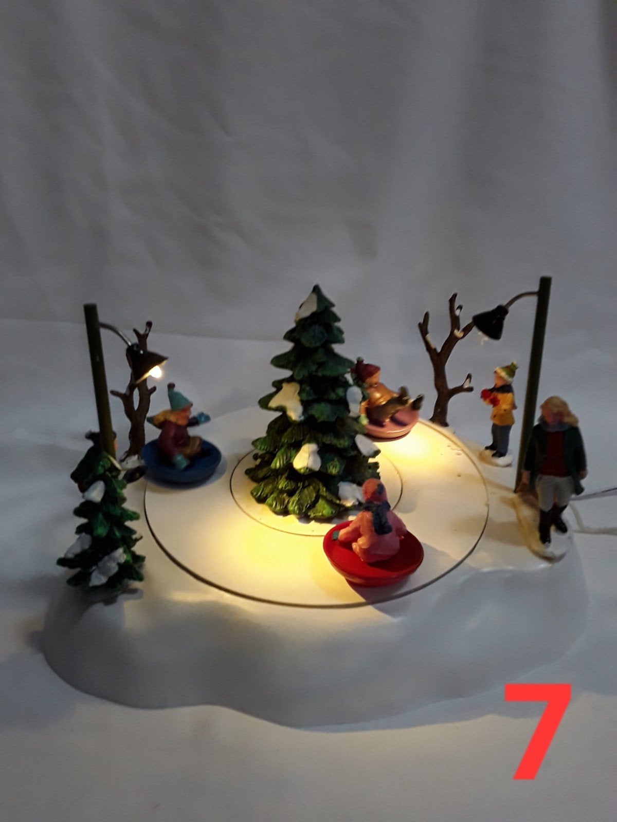 Lemax 84852 saucer fun jaar 2008., Diversen, Kerst, Ophalen of Verzenden