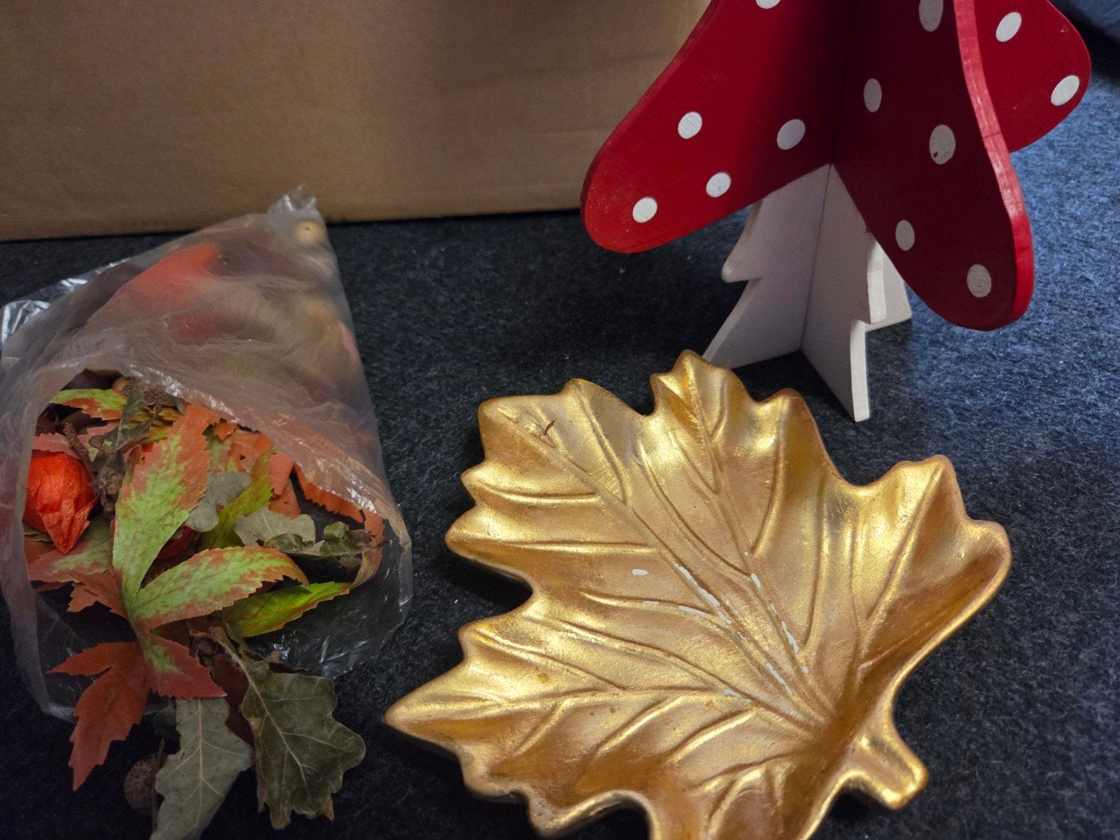 Wat spulletjes seizoentafel herfst, Hobby en Vrije tijd, Vilt, Ophalen of Verzenden, Gebruikt, Figuurtje(s)