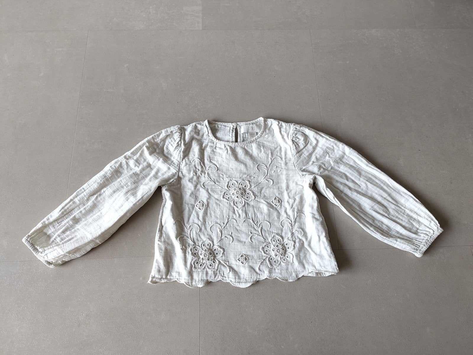 Zara Blouse met broderie wit 134 (6-7 jaar), Verzenden, Zo goed als nieuw, Zara, Meisje