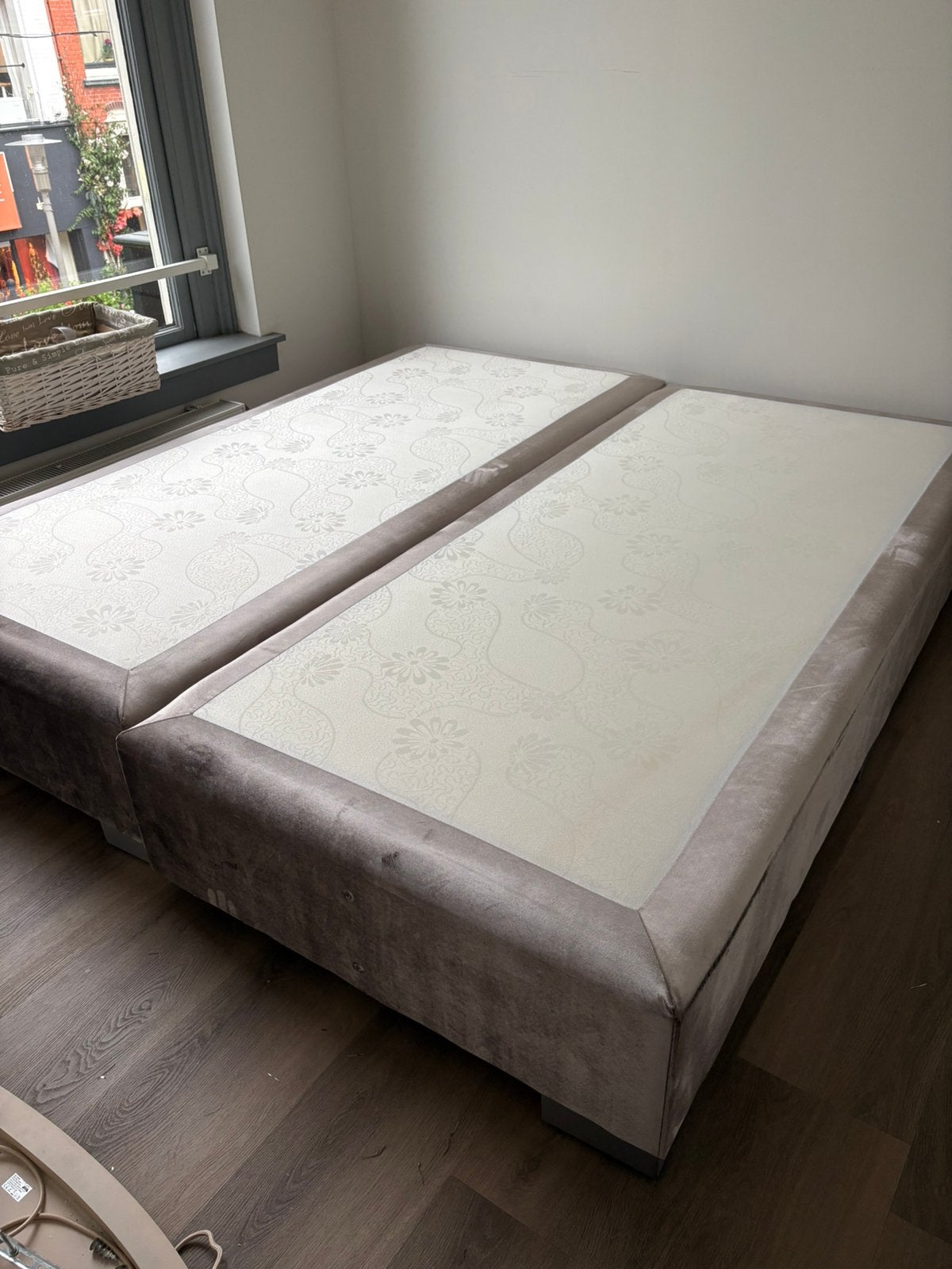 Gratis af te halen 2 losse boxsping boxen, Ophalen, Gebruikt, Paars, Velvet