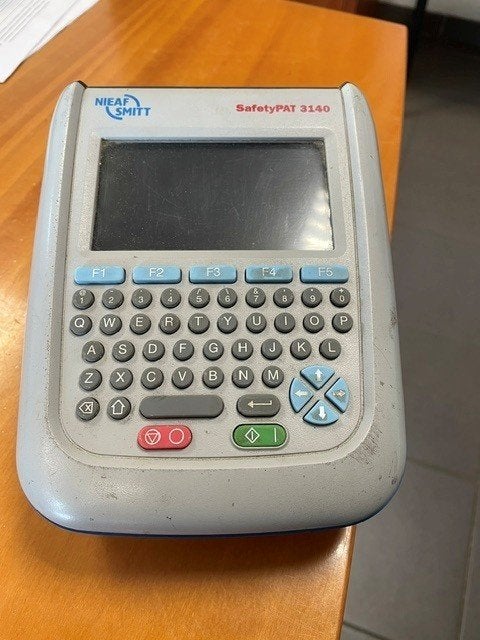 Nieaf Smitt Safetypat 3140 testmachine incl. tas en kabels, Ophalen, Gebruikt, Elektriciteit