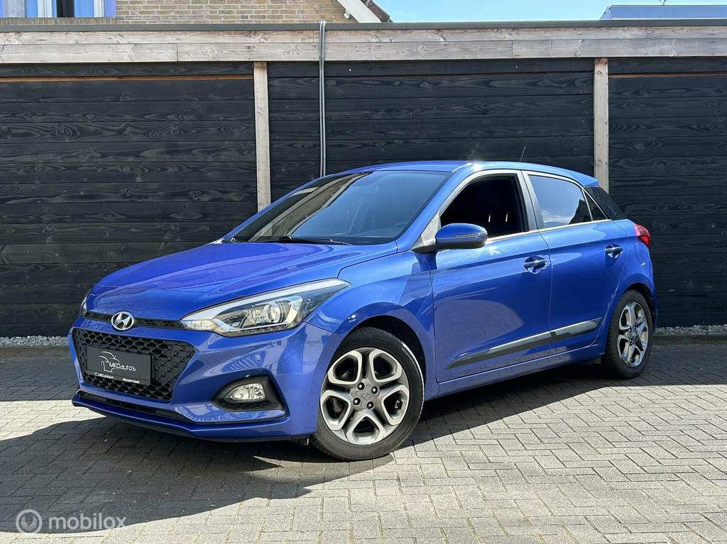 Hyundai i20 1.2 i-Motion Clima / LM / PDC / camera / Trekhaa, Auto's, Hyundai, Gebruikt, Zwart, 4 cilinders, Blauw
