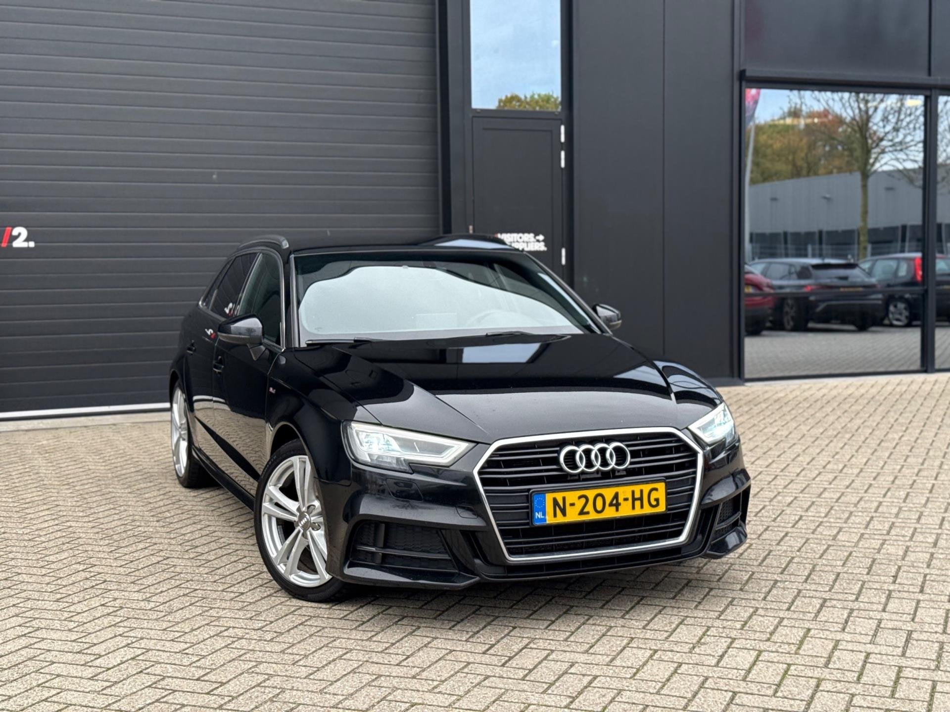 Audi A3 Sportback 1.6 TDI Sport S Line FACELIFT|AUTOMAAT|XEN, Auto's, Audi, Gebruikt, 4 cilinders, Leder en Stof, Zwart